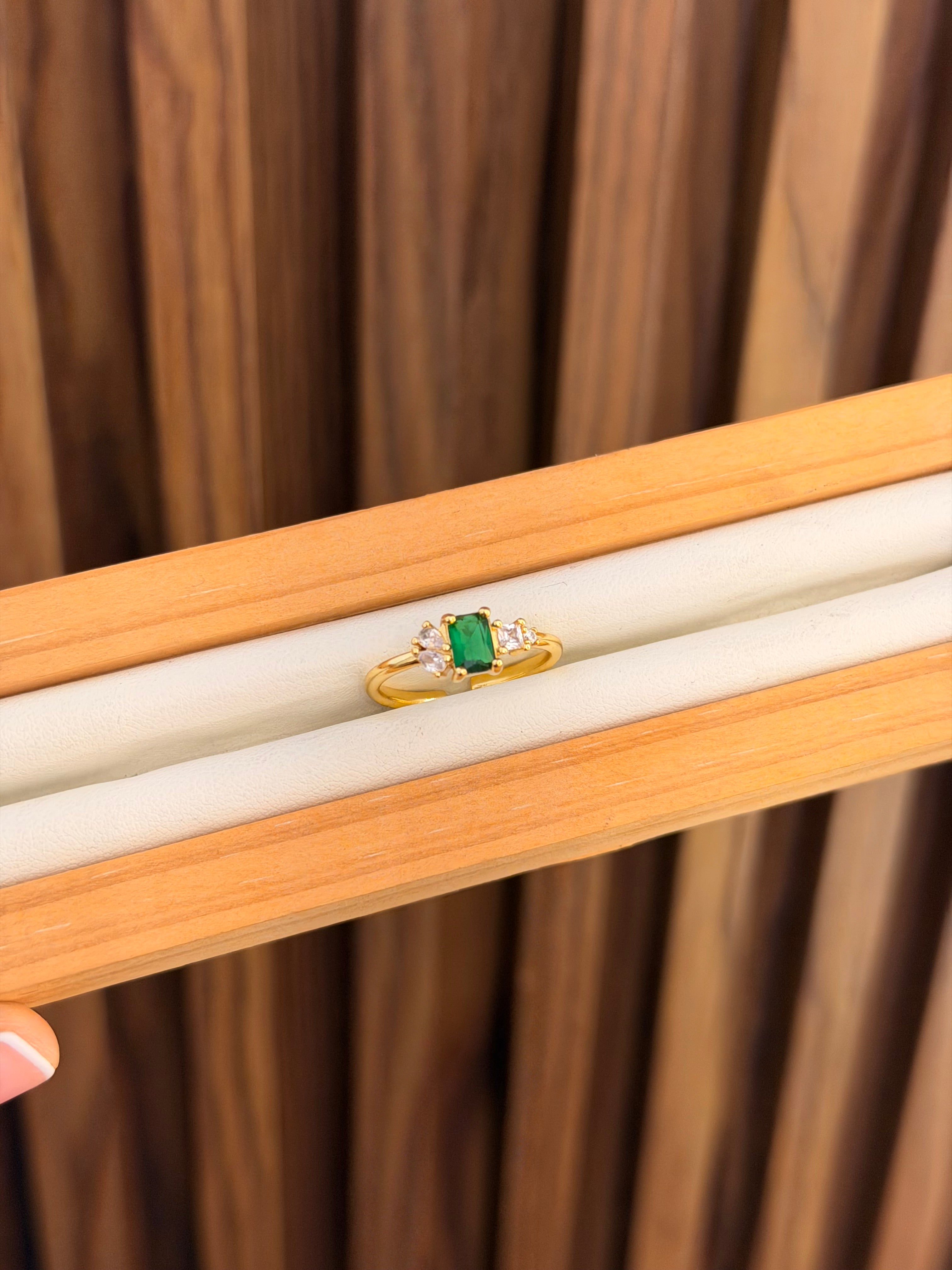 anillo 3 diamantes cuadro
