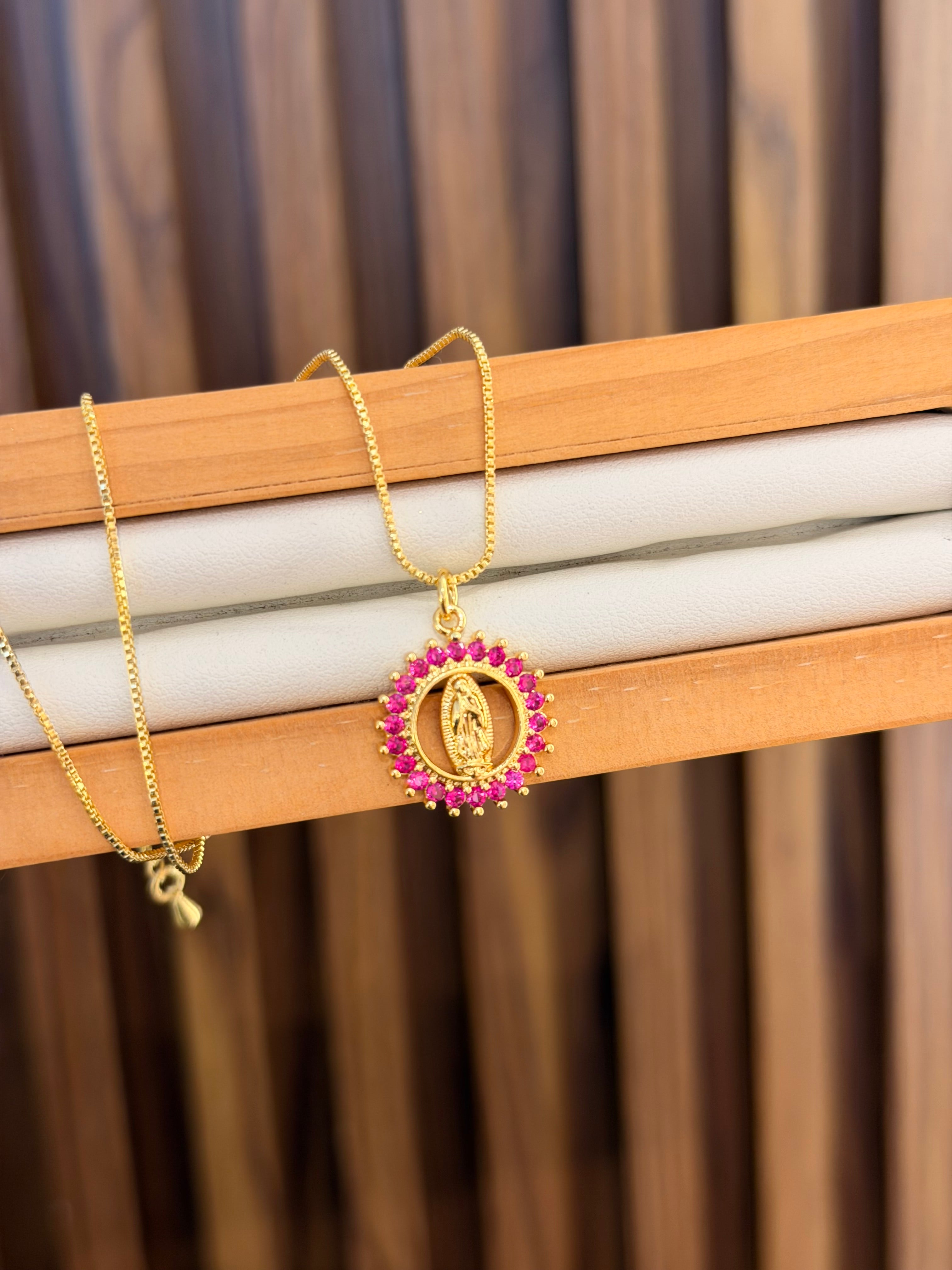 Cadena virgen morada