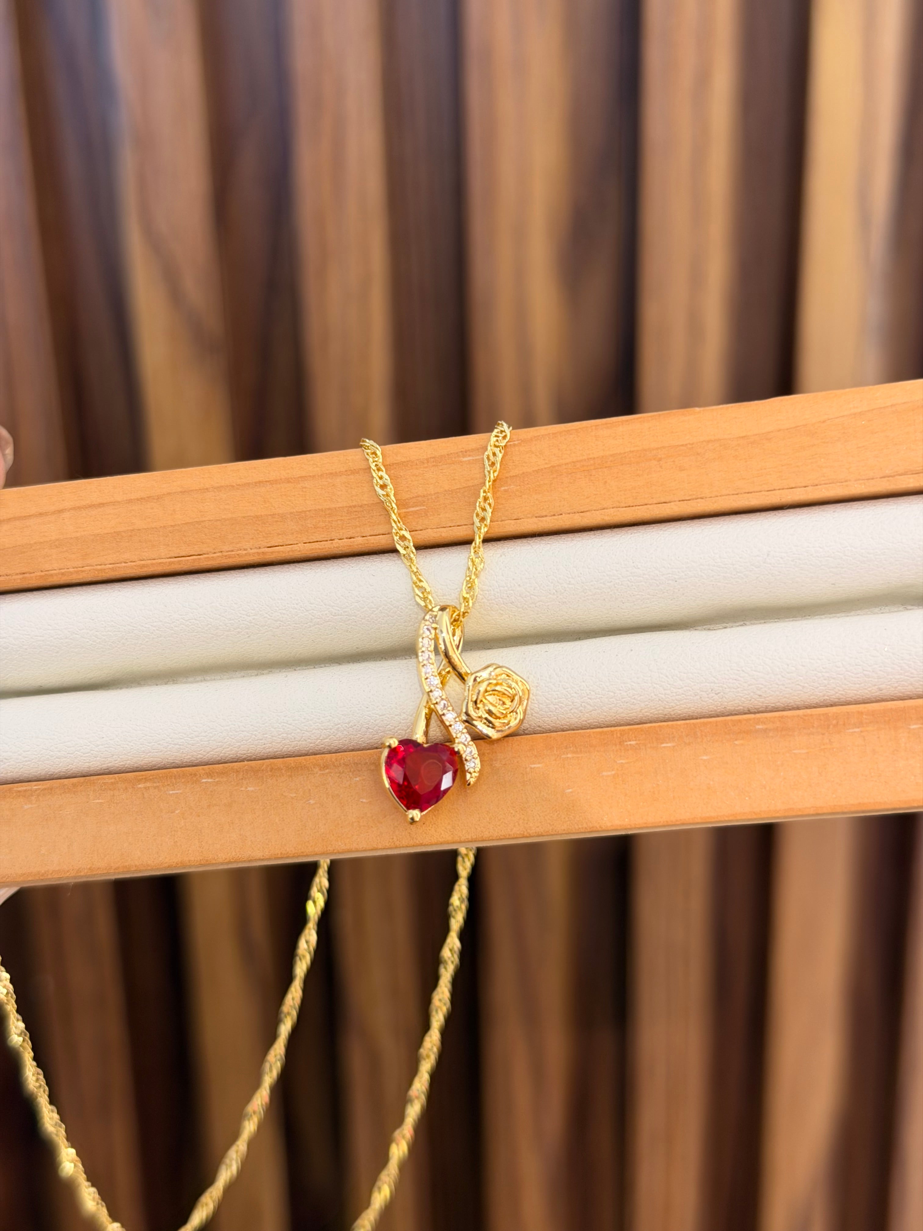 Cadena corazón rojo y rosa