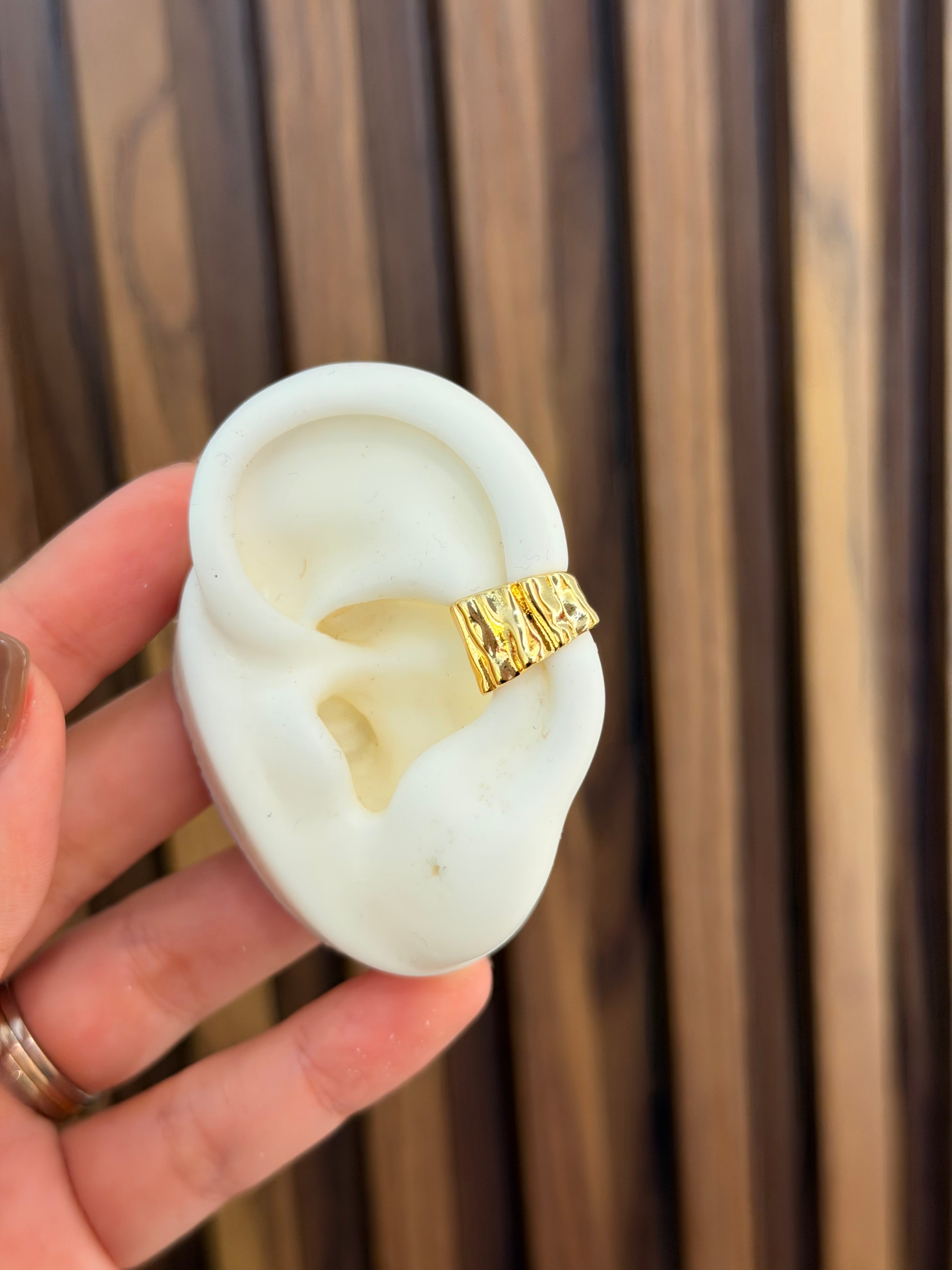 Earcuff corrugado